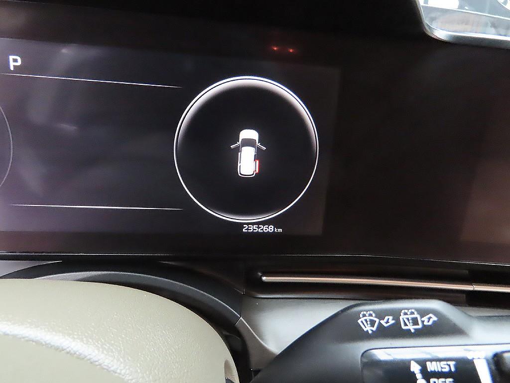 KIA Carnival - Vista 11