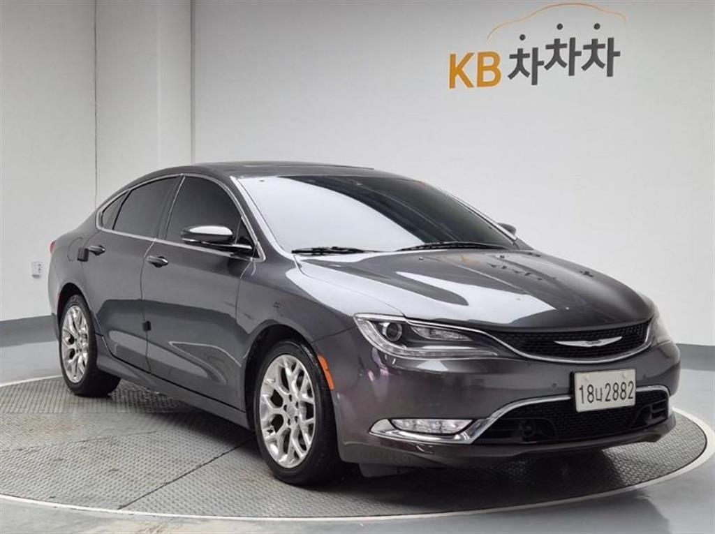 Chrysler 200 - Vista 2