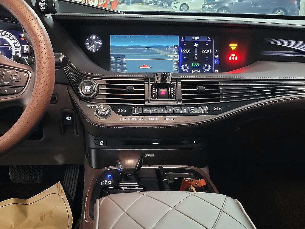 Lexus LS - Vista 11