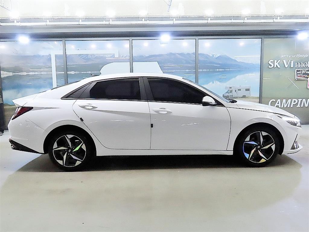 HYUNDAI Avante - Vista 3