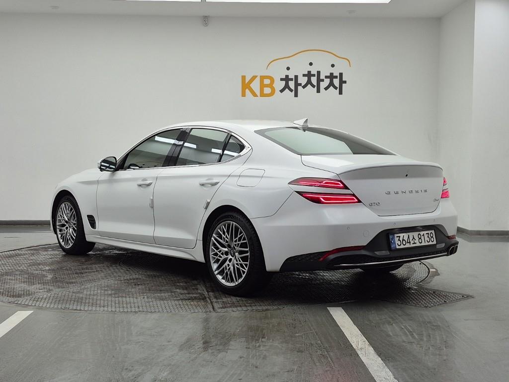Genesis G70 - Vista 3