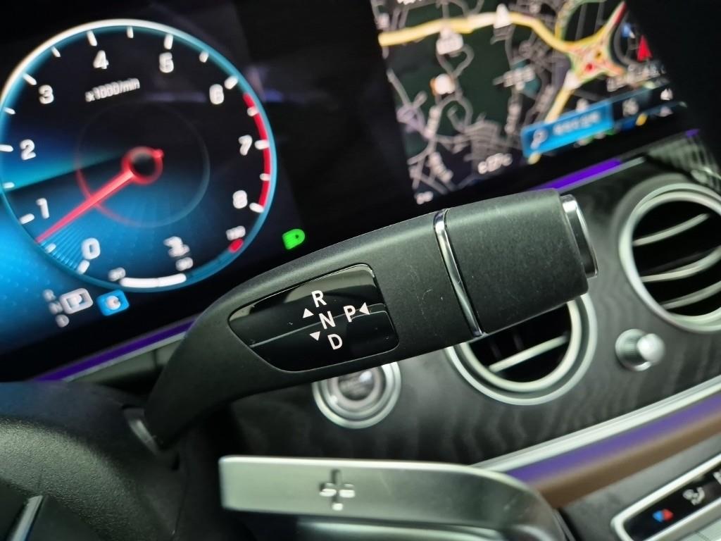 Mercedes Benz E class - Vista 8