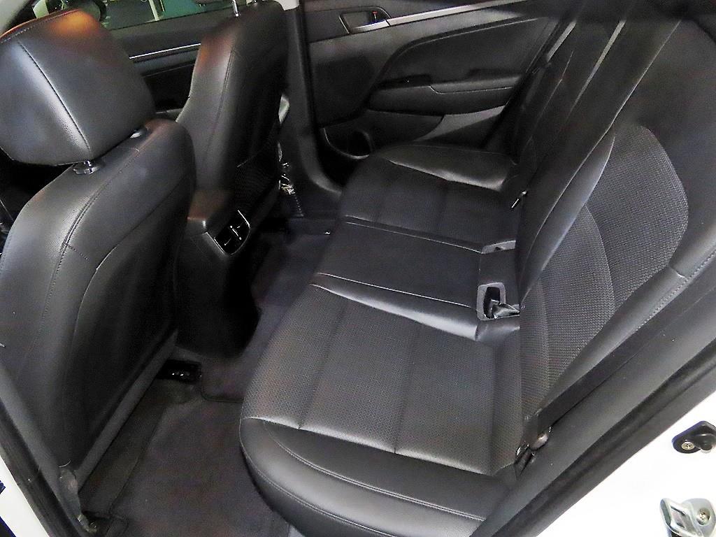 HYUNDAI Avante - Vista 7