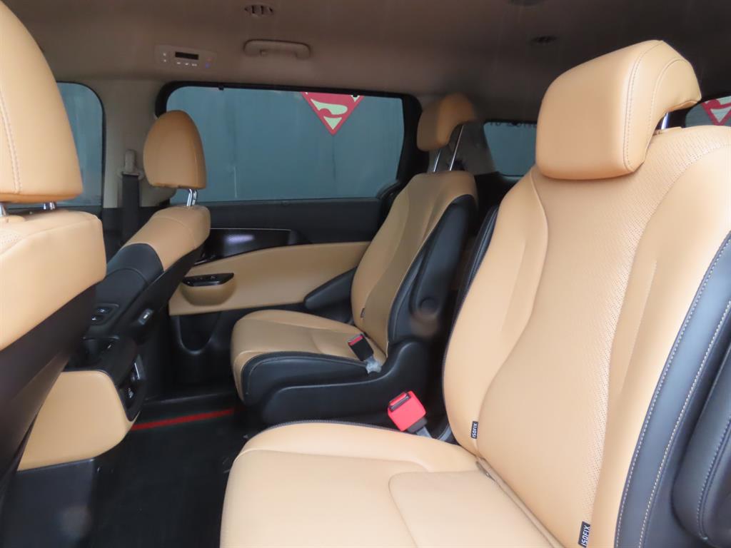 KIA Carnival - Vista 11