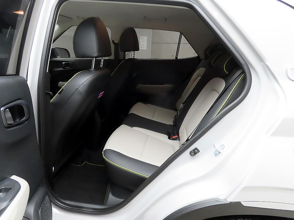 HYUNDAI Venue - Vista 6