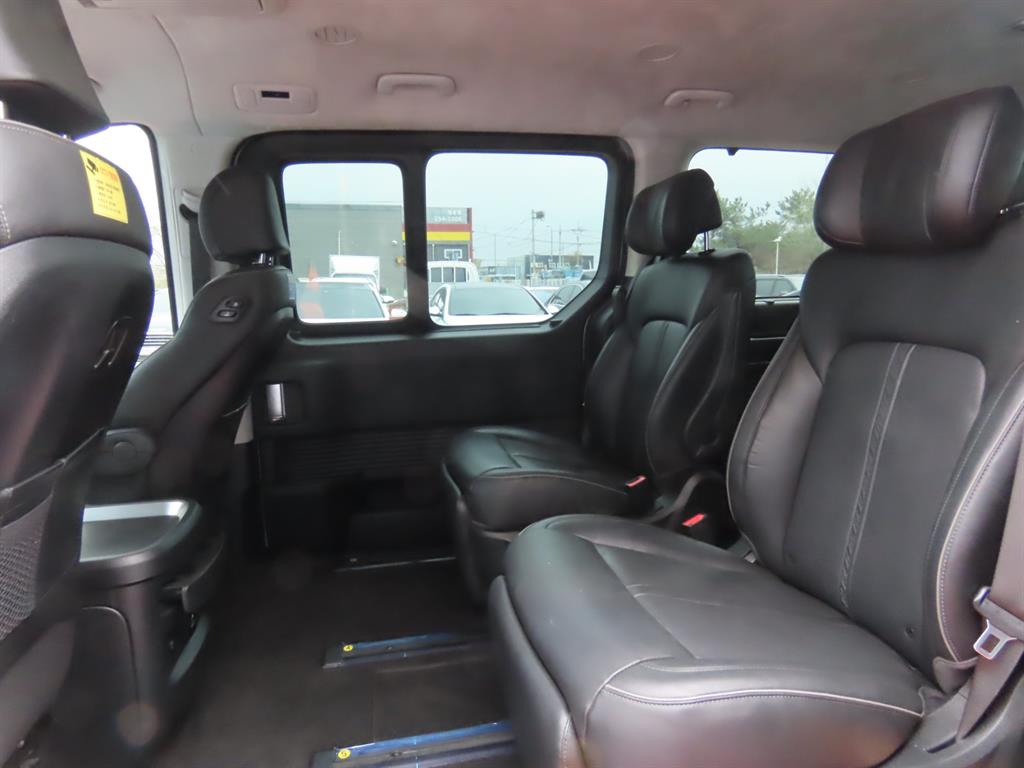 HYUNDAI Staria - Vista 11