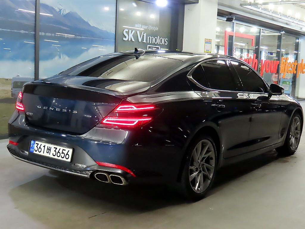 Genesis G70 - Vista 4