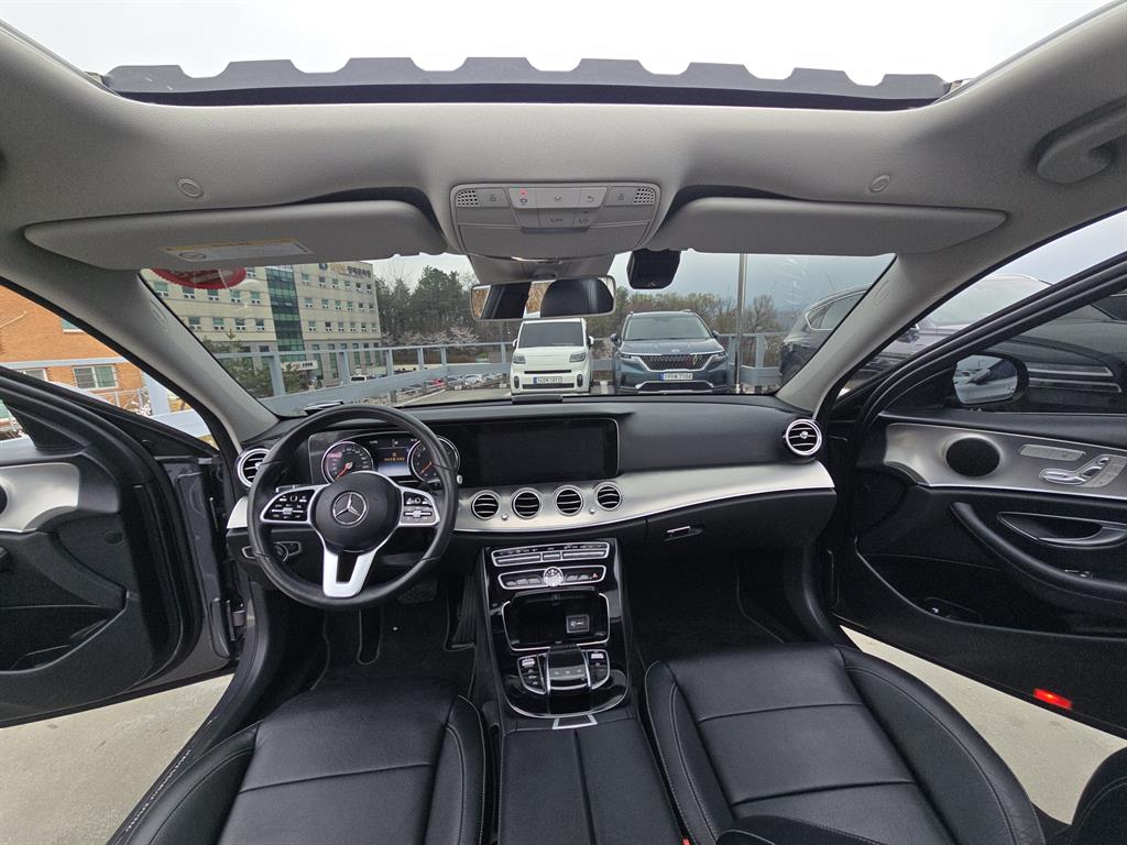 Mercedes Benz E class - Vista 8