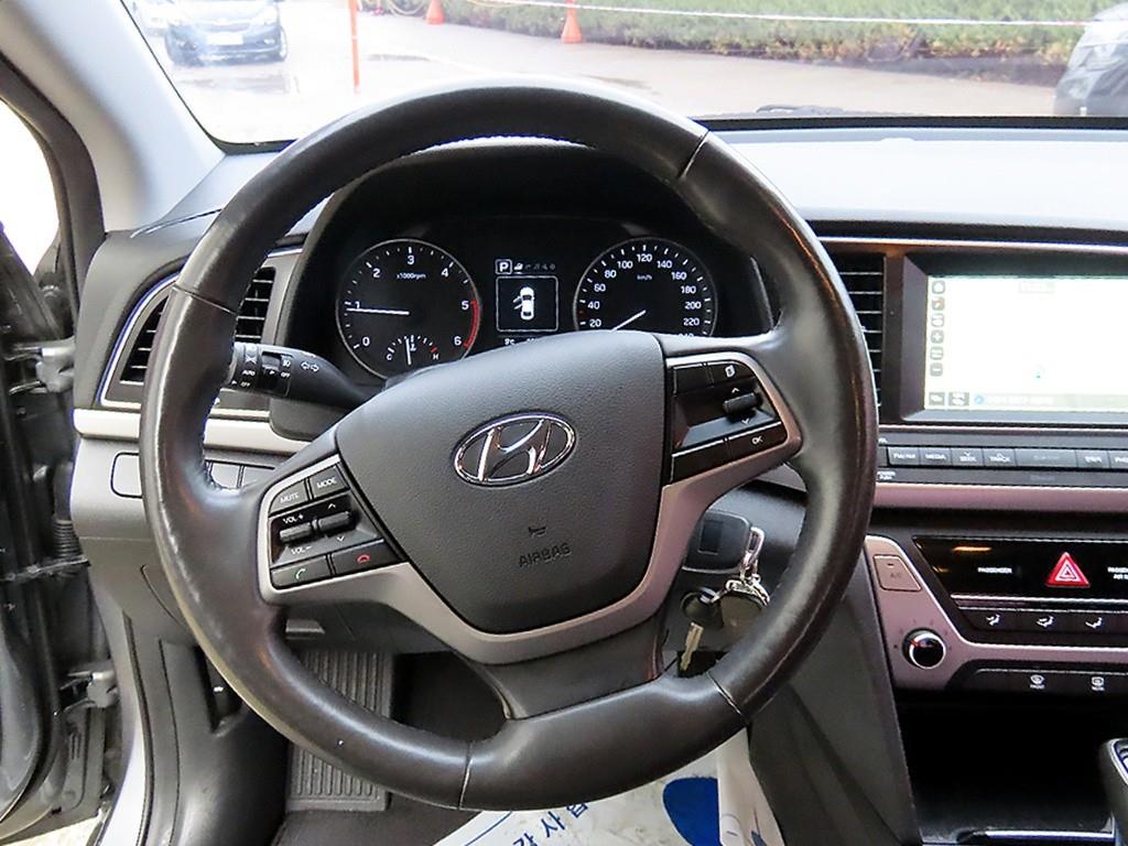 HYUNDAI Avante - Vista 8