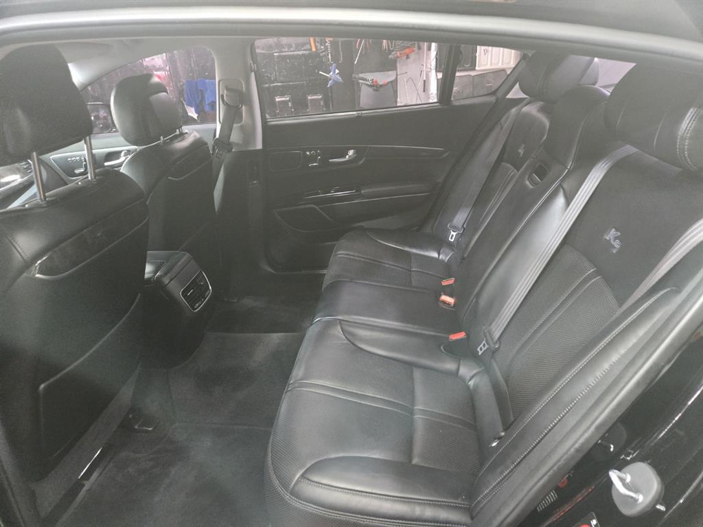KIA K9 - Vista 9