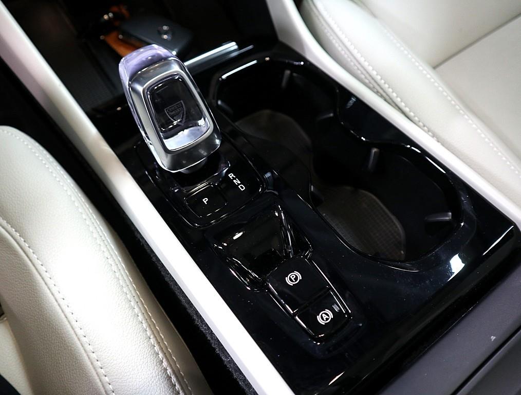 Volvo XC40 2025 Negro - Importación desde Corea - HF Imports Iquique - Foto 14