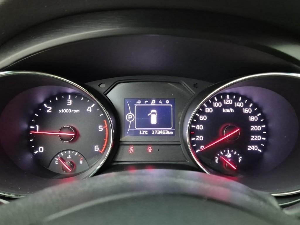 KIA Carnival - Vista 6