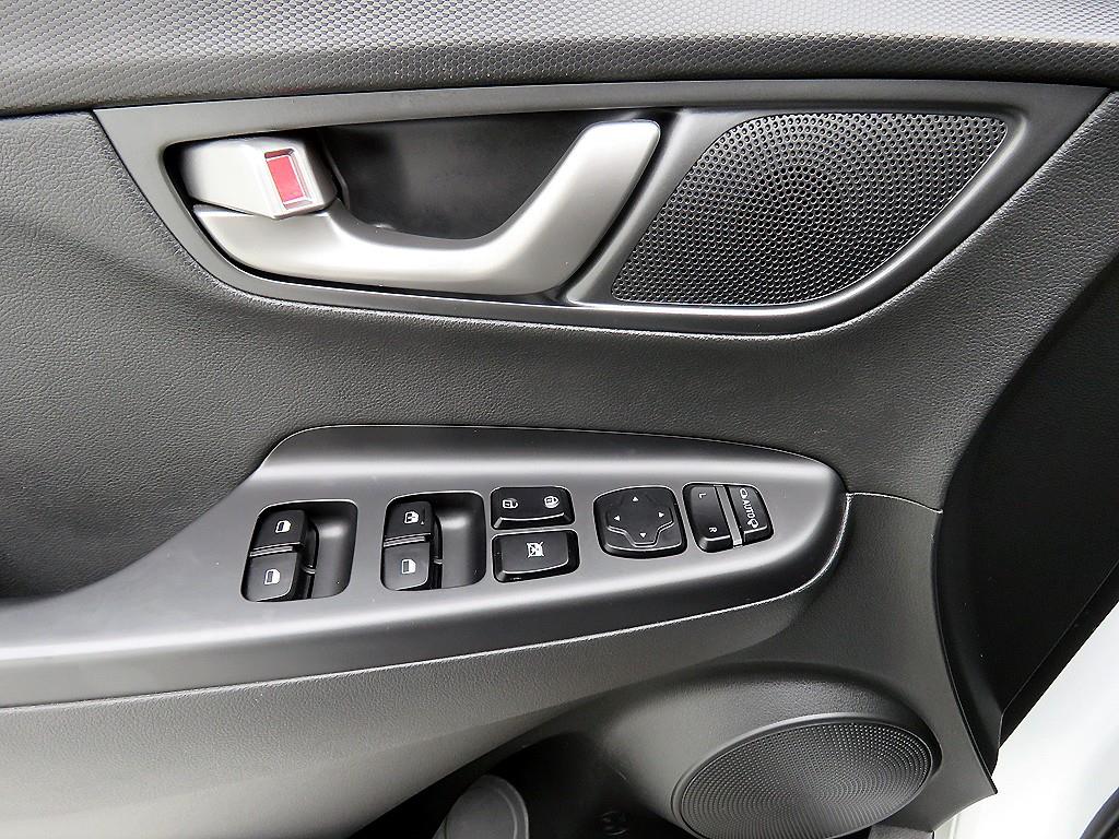 HYUNDAI Kona - Vista 10
