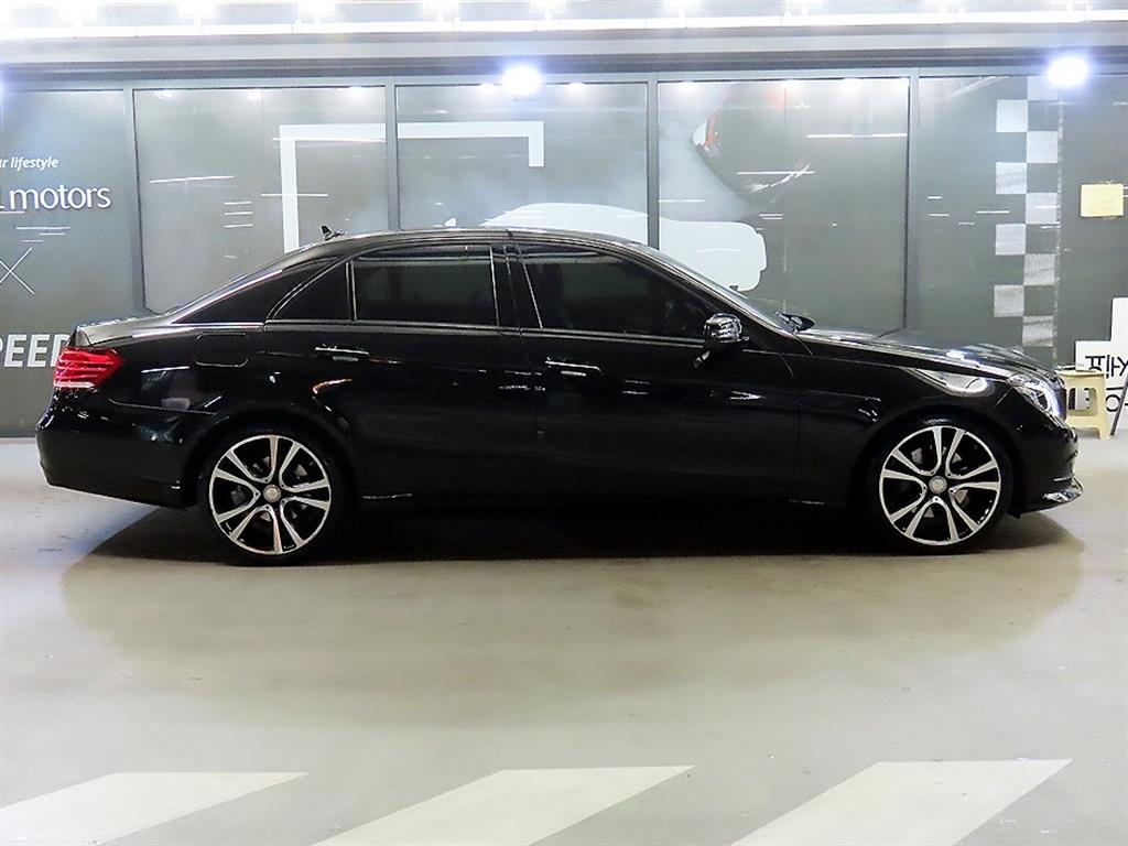 Mercedes Benz E class - Vista 3