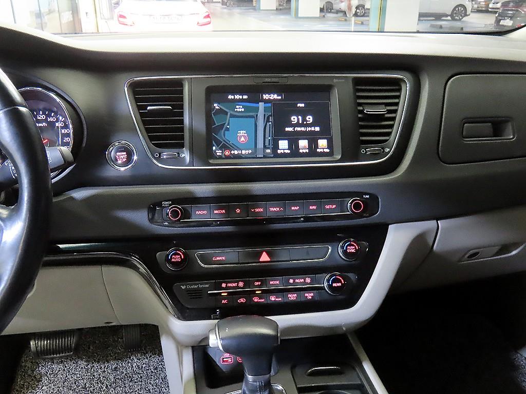 KIA Carnival - Vista 12