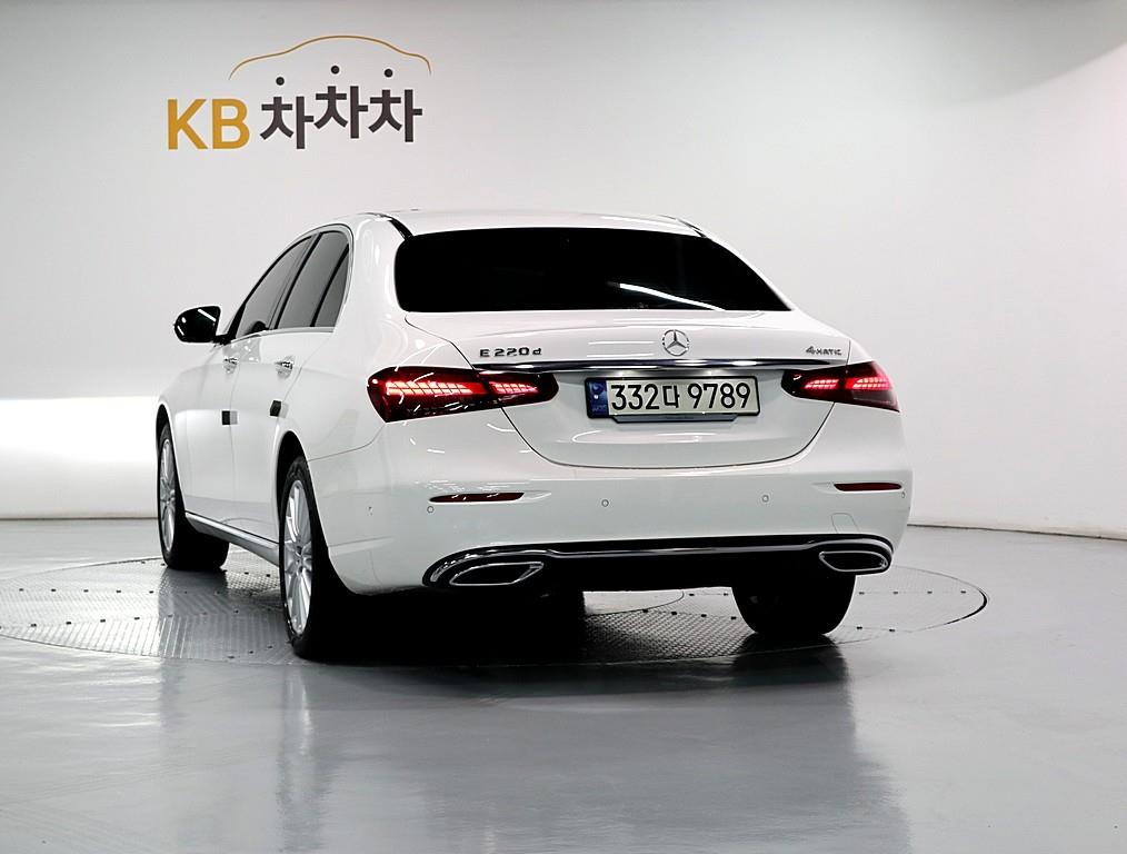 Mercedes Benz E class - Vista 4