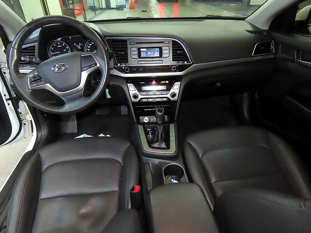 HYUNDAI Avante - Vista 10