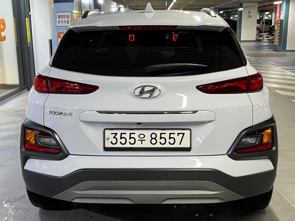 HYUNDAI Kona - Vista 5