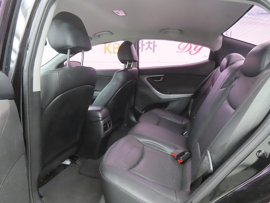 HYUNDAI Avante - Vista 6