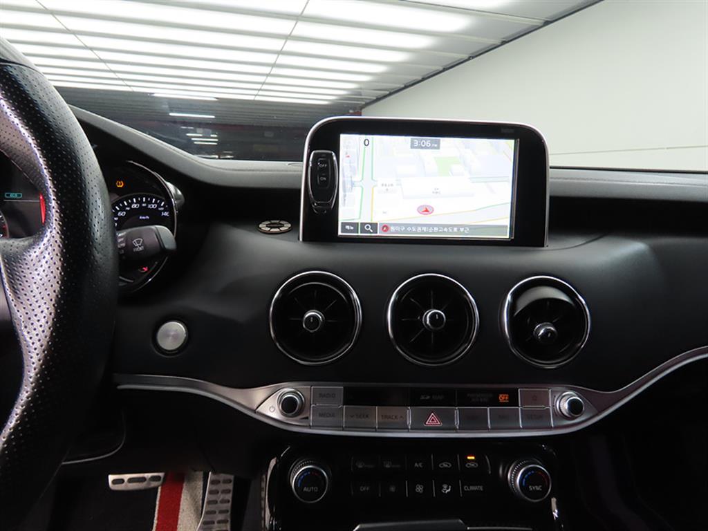 KIA Stinger - Vista 12