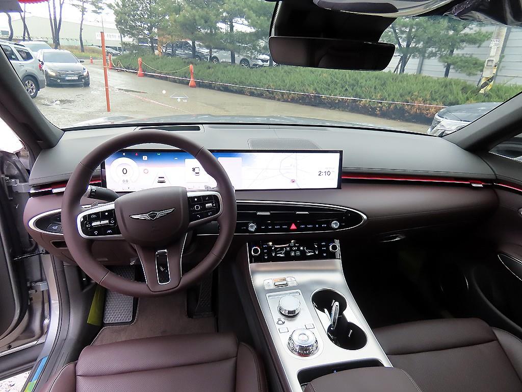 Genesis GV70 - Vista 7