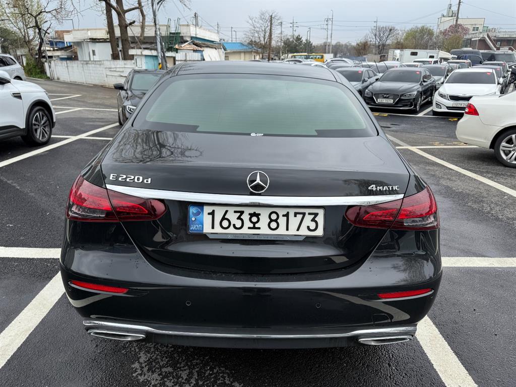 Mercedes Benz E class - Vista 4