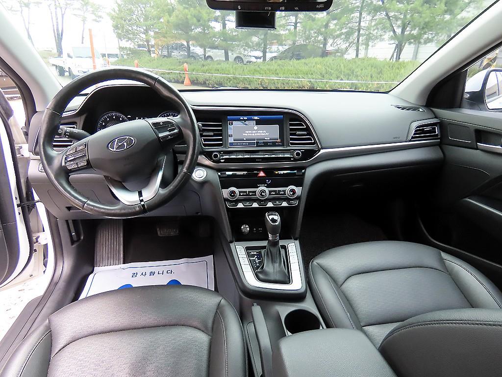 HYUNDAI Avante - Vista 7