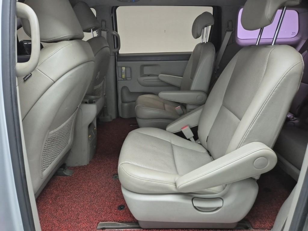 KIA Carnival - Vista 12