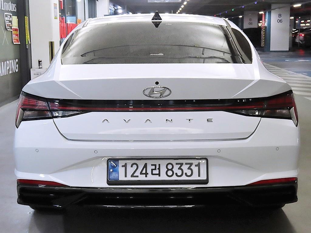 HYUNDAI Avante - Vista 5