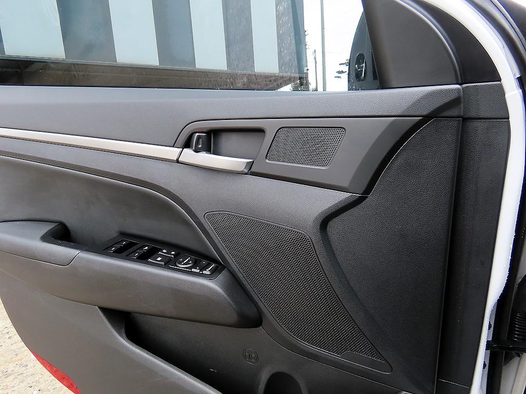 HYUNDAI Avante - Vista 11