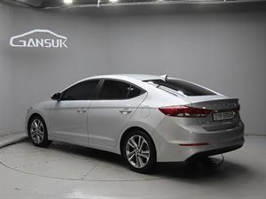 HYUNDAI Avante - Vista 6