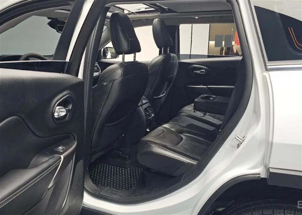 Jeep Cherokee - Vista 11