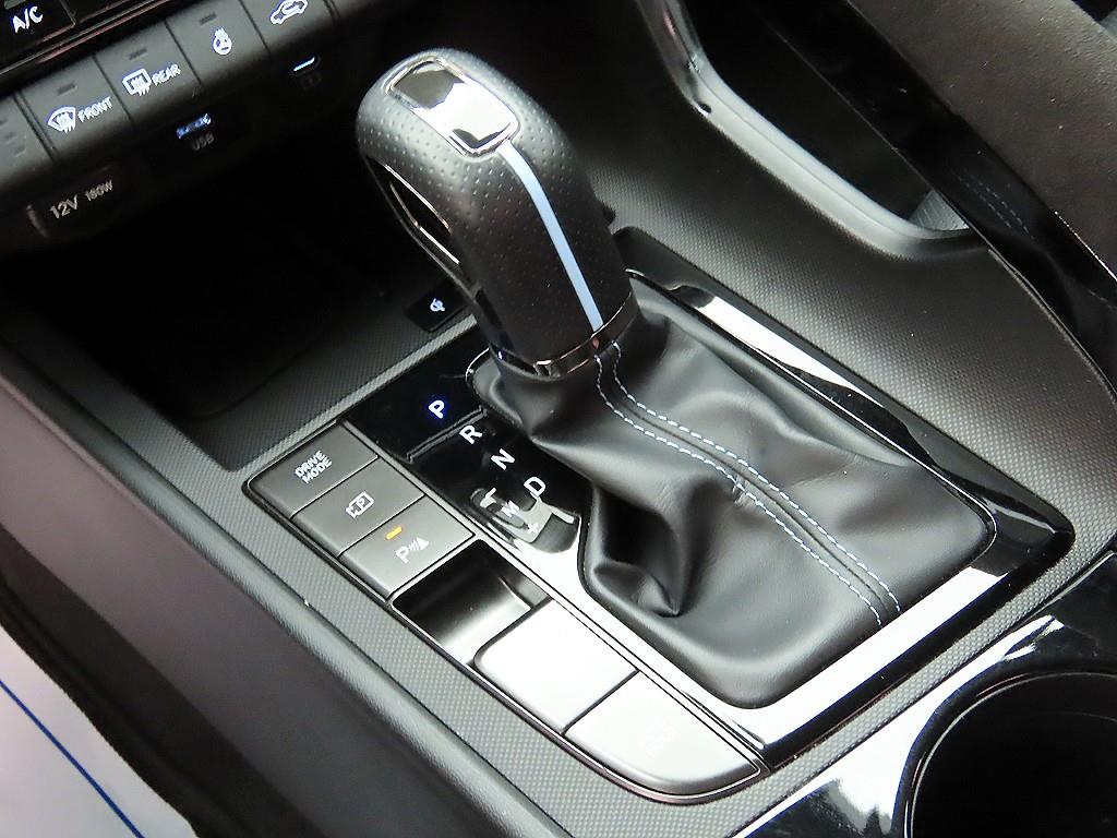 HYUNDAI Avante - Vista 10