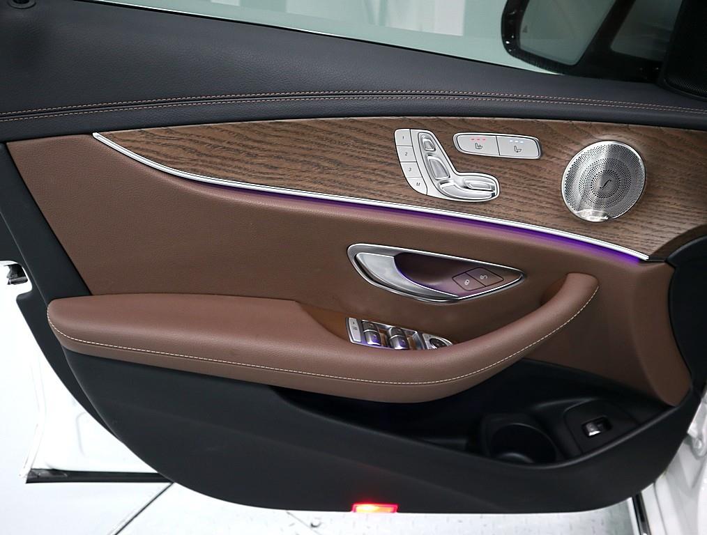 Mercedes Benz E class - Vista 8