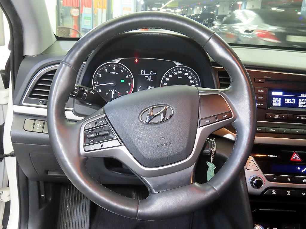 HYUNDAI Avante - Vista 8