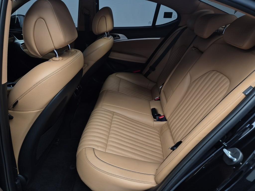 Genesis G70 - Vista 12