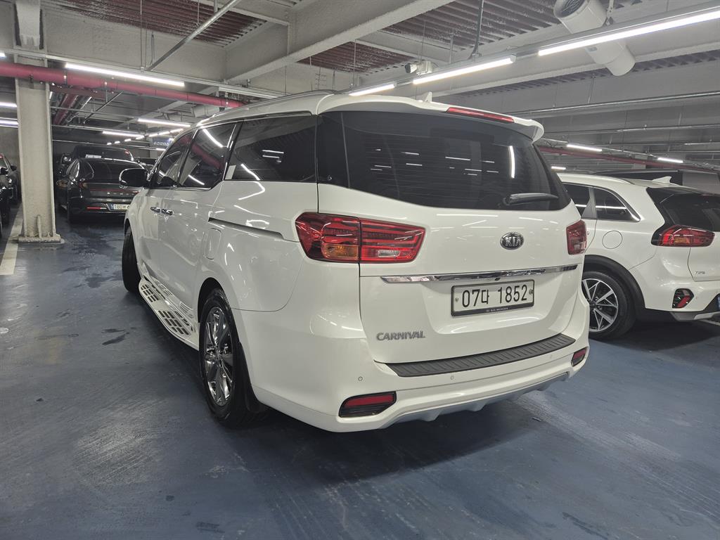 KIA Carnival - Vista 4