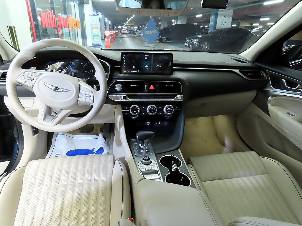 Genesis G70 - Vista 10
