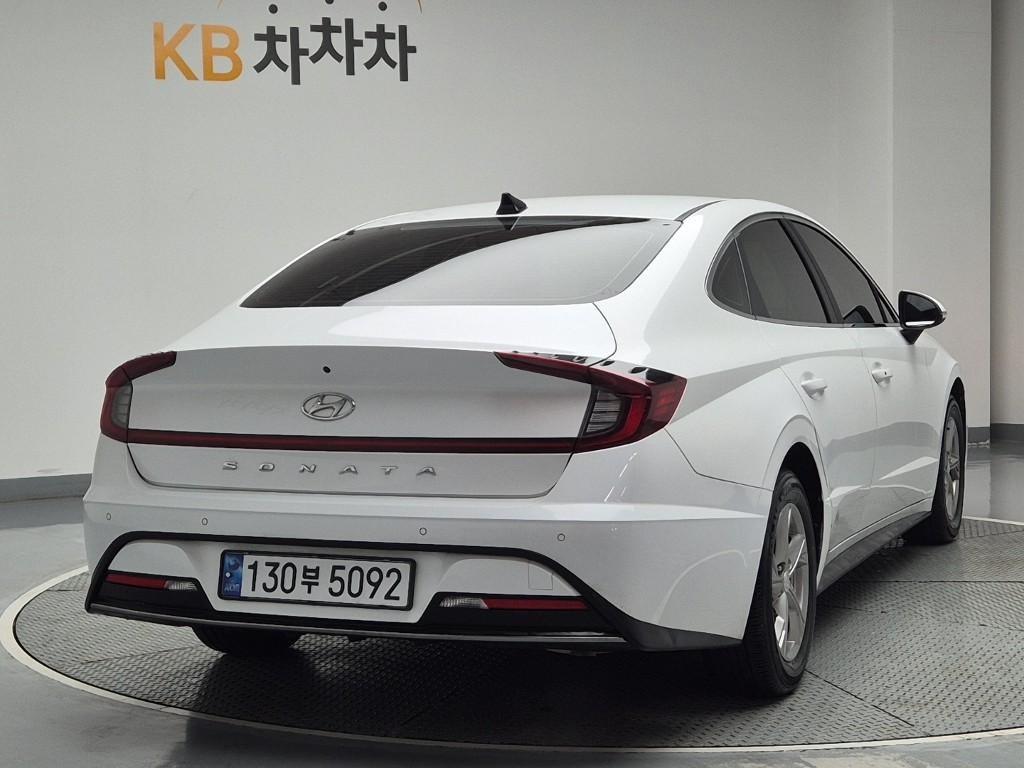 HYUNDAI Sonata - Vista 3