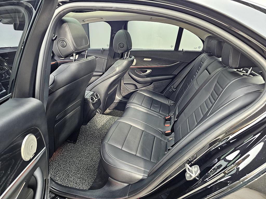 Mercedes Benz E class - Vista 9