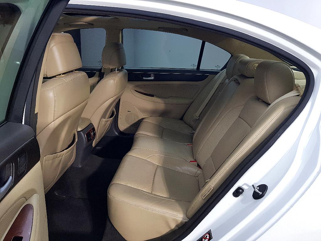 HYUNDAI Genesis - Vista 9