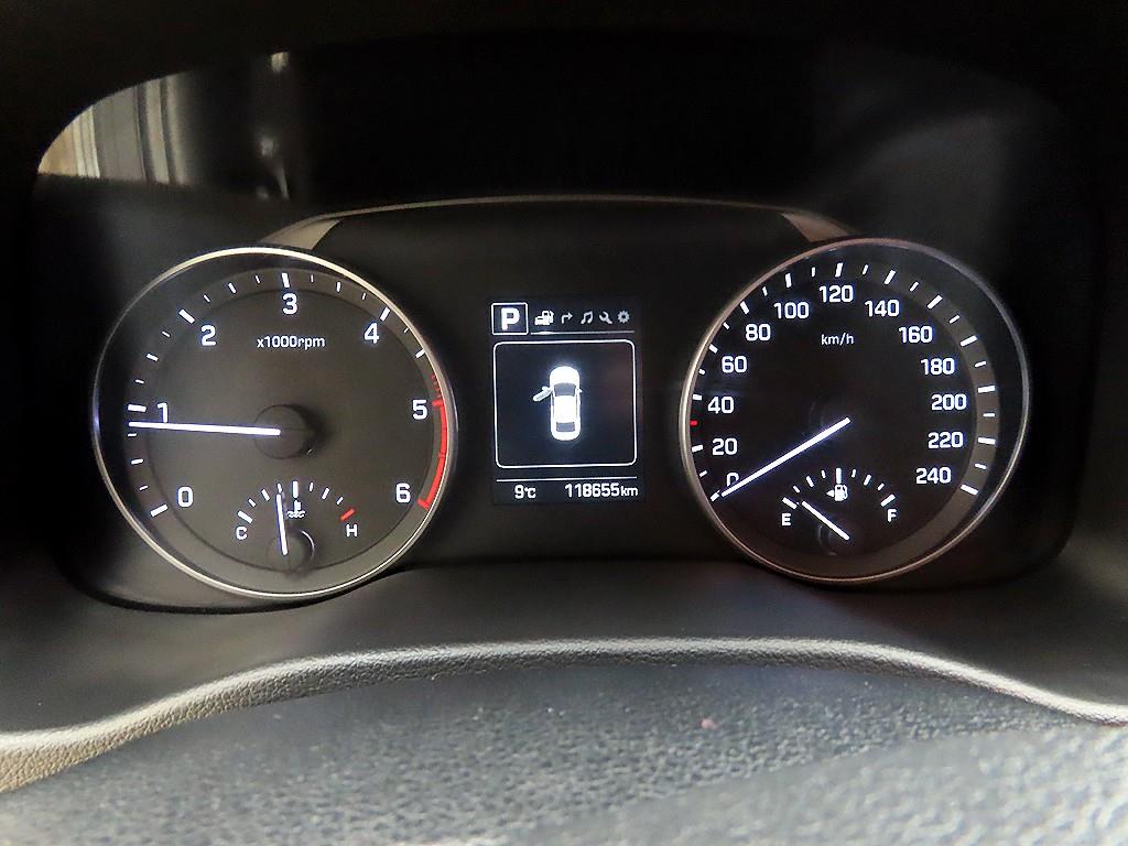 HYUNDAI Avante - Vista 9