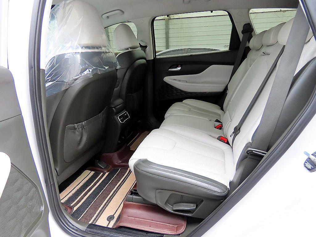 HYUNDAI Santa Fe - Vista 6