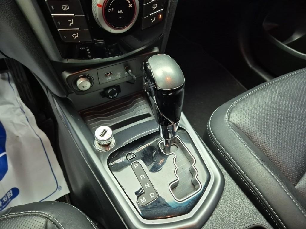 Ssangyong Tivoli - Vista 8