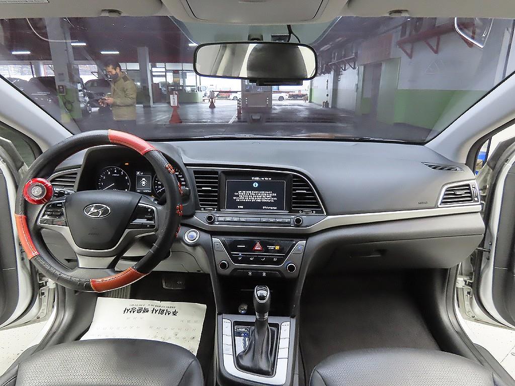 HYUNDAI Avante 2018 Plateado - Importación desde Corea - HF Imports Iquique - Foto 8