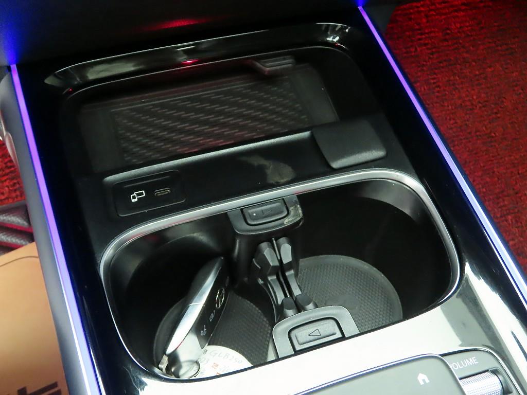 Mercedes Benz GLB Class - Vista 12