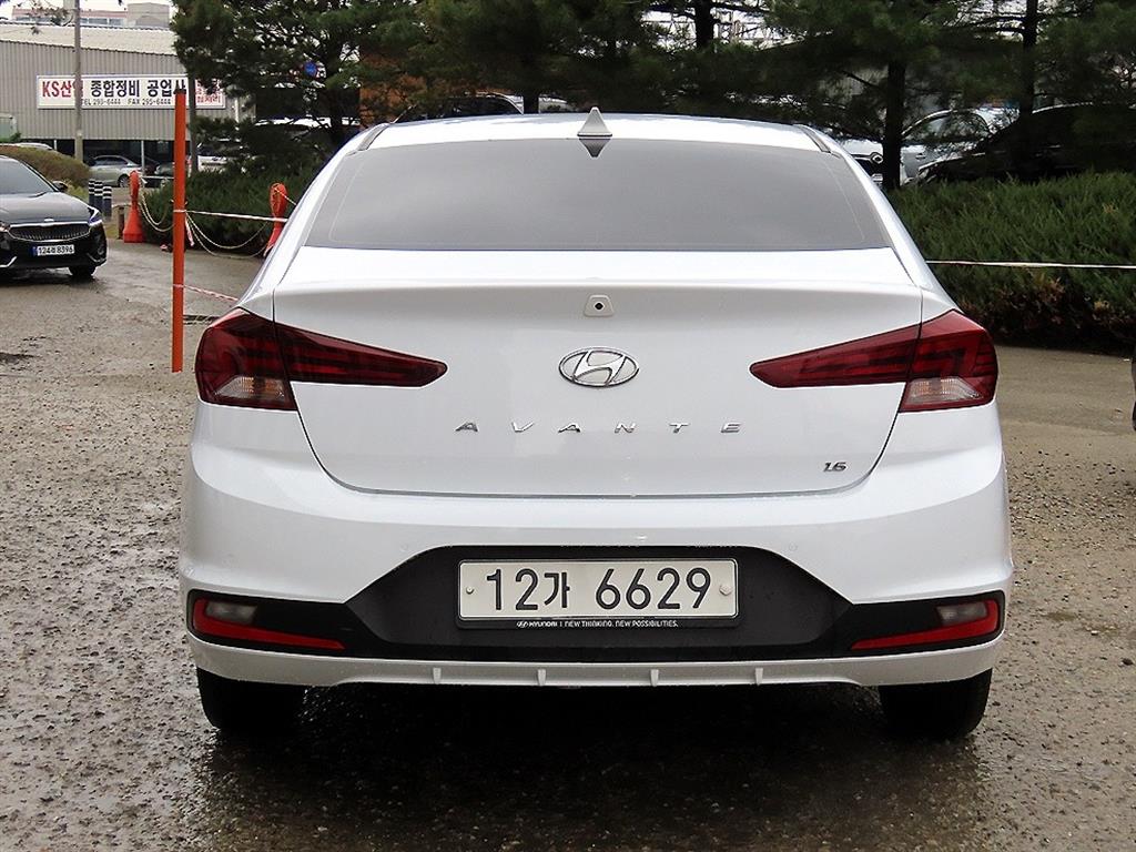 HYUNDAI Avante - Vista 4