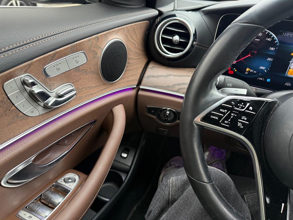 Mercedes Benz E class - Vista 8