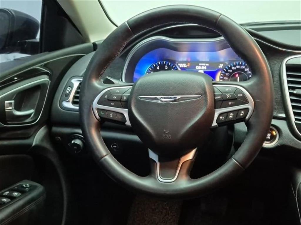 Chrysler 200 - Vista 9