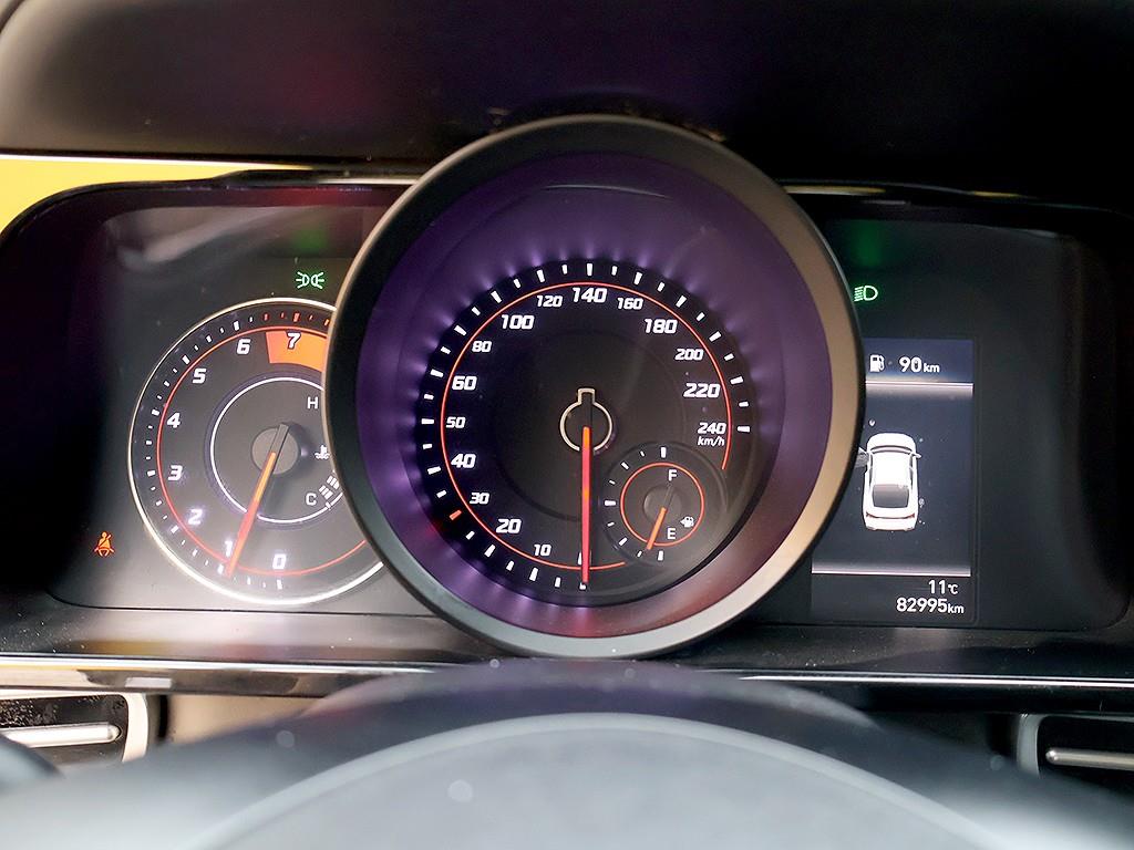 HYUNDAI Avante - Vista 11